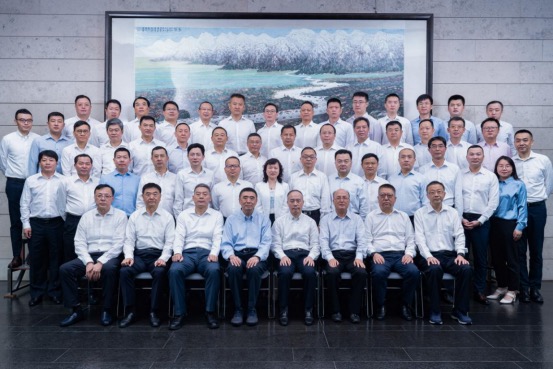 華信郵電認(rèn)真學(xué)習(xí)徐念沙董事長(zhǎng)駐滬企業(yè)座談會(huì)講話(huà)