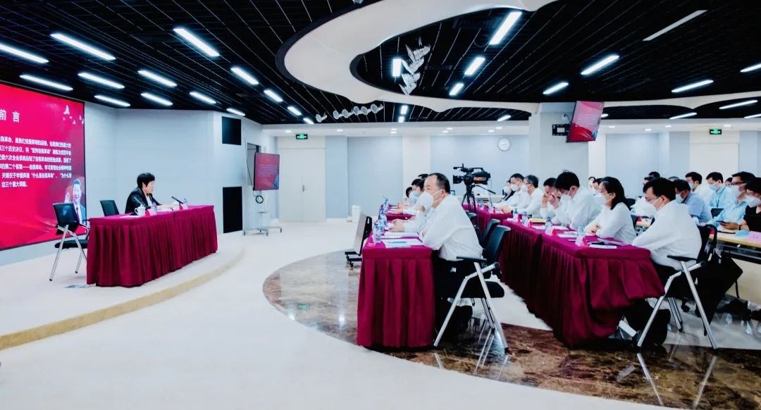 孫麗霞書記到保利華信講授專題黨課